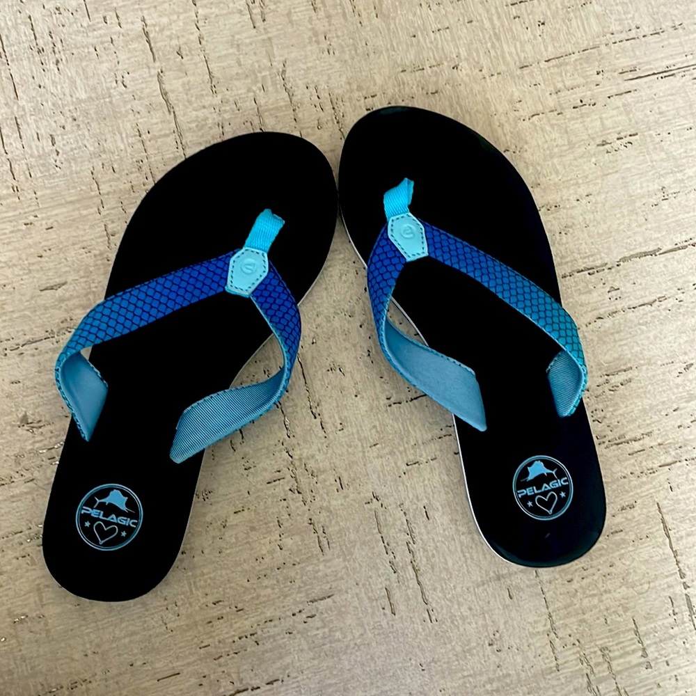 Pelagic women’s size 6 sandals